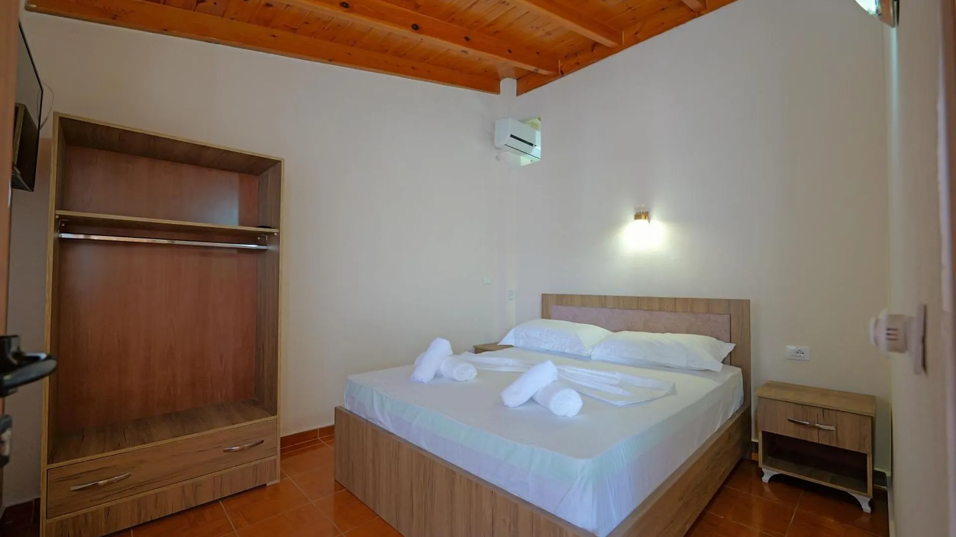 Vila Xhovani Ksamil
